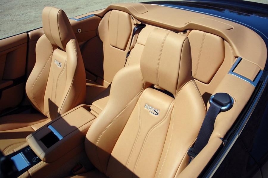 Интерьер Aston Martin DBS Volante 2009 года  (NA) (фото 4 из 31)